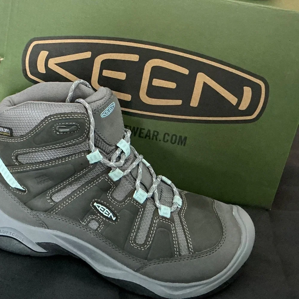 Brand New Keen Boots-Size 8W - Picture 2 of 3